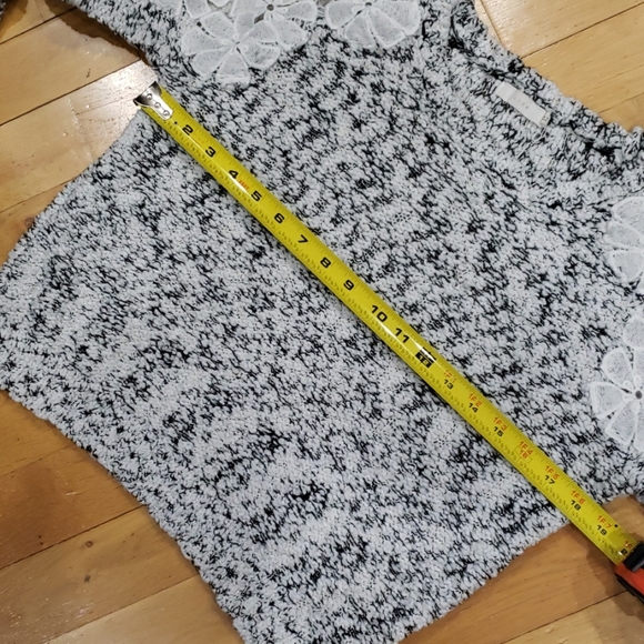 Lush Sweater Size Small - Picture 4 of 4